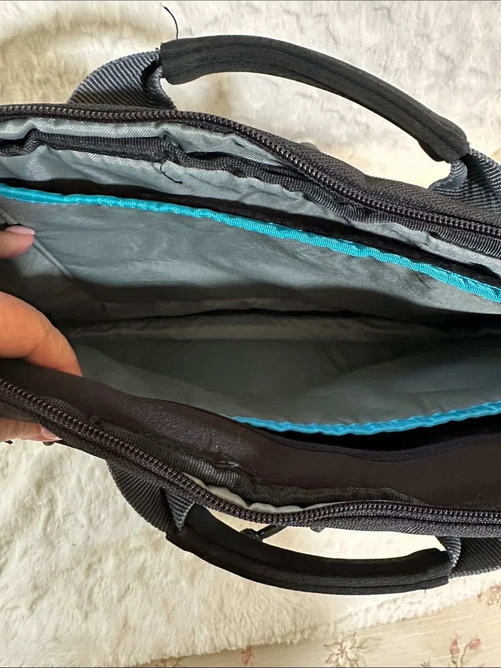 Thule Gray and Black Laptop Messenger Bag - Slim Commuter Briefcase